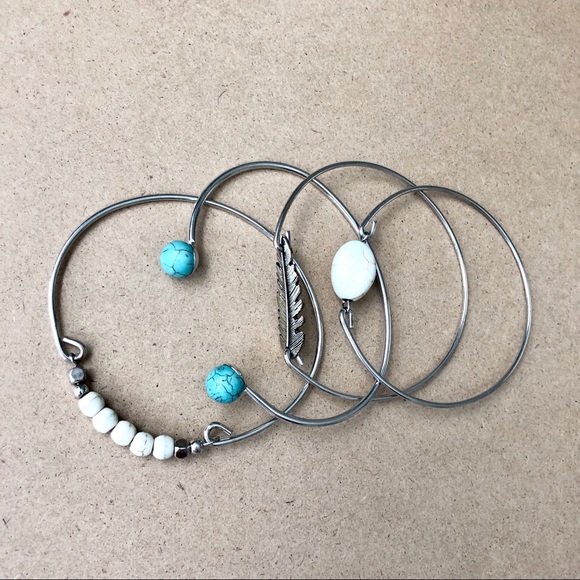 Jewelry - Set of 4 Beachside Bracelets 🐚 Jewelry - Set of 4 Beachside Bracelets 🐚